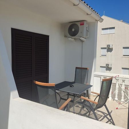 D&D Apartments Pag Town Bagian luar foto