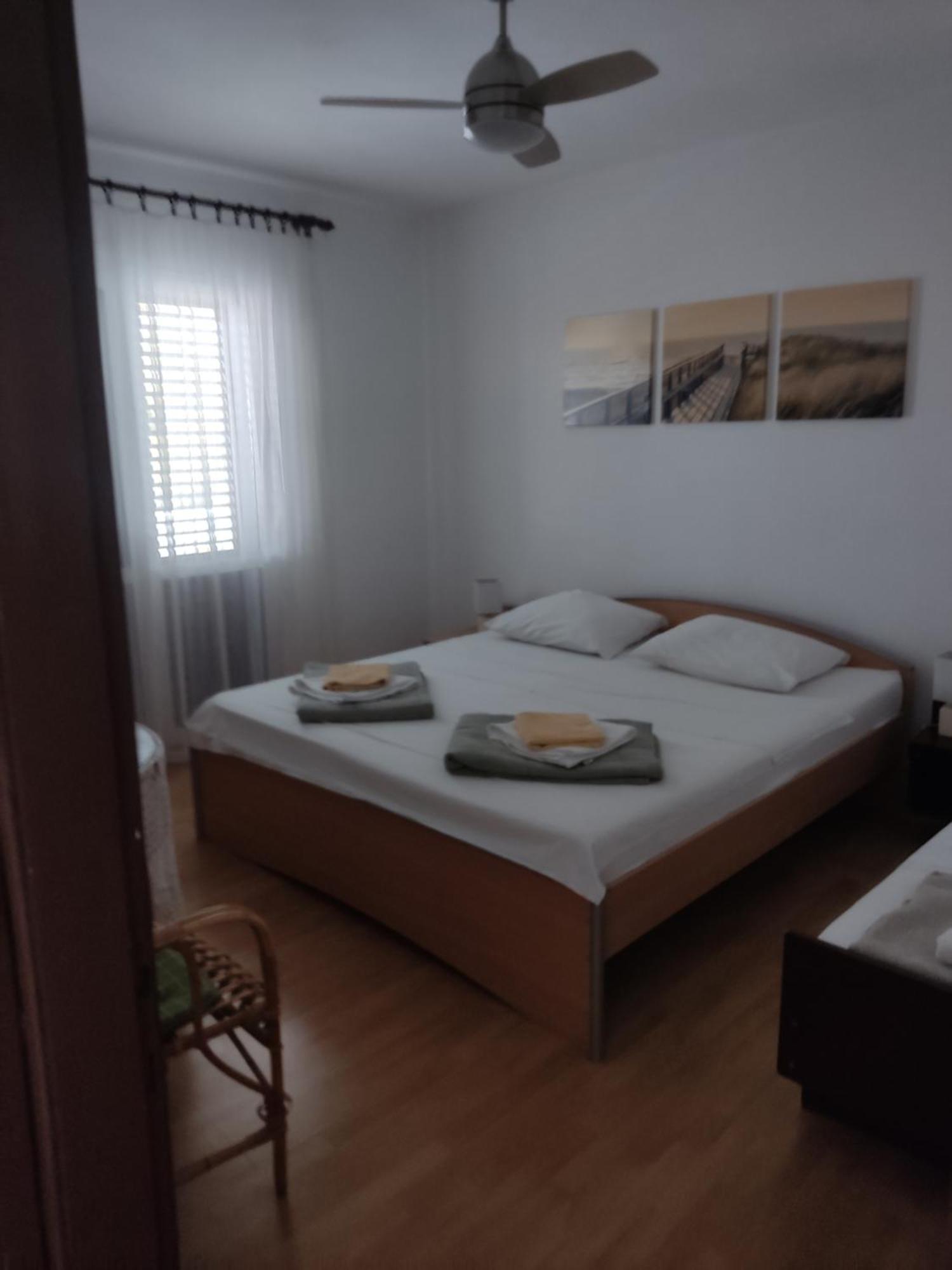 D&D Apartments Pag Town Bagian luar foto
