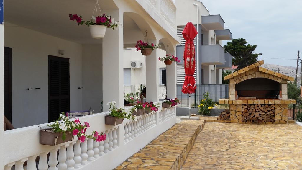 D&D Apartments Pag Town Bagian luar foto